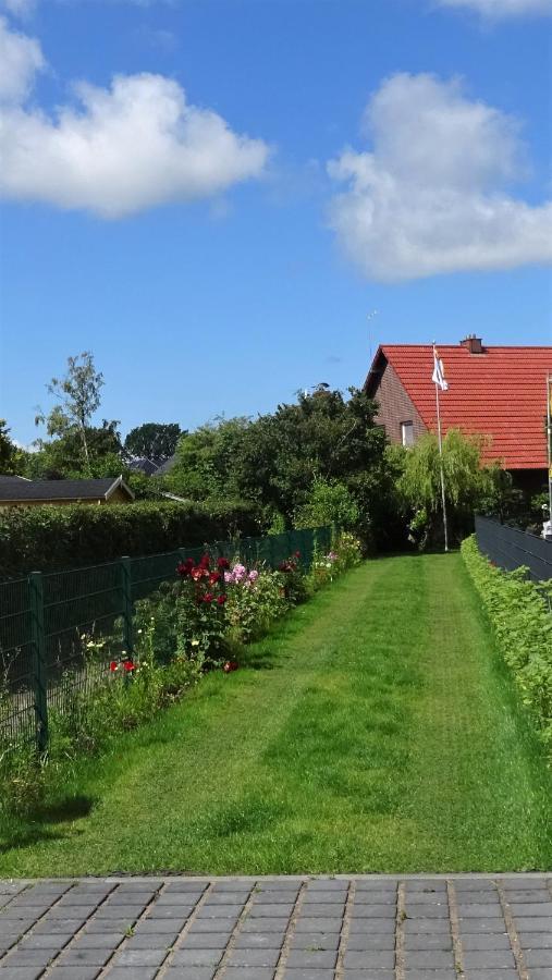 Ferienhaus Im Urigen Garten Bzw Eulenhaus Цингст Екстериор снимка