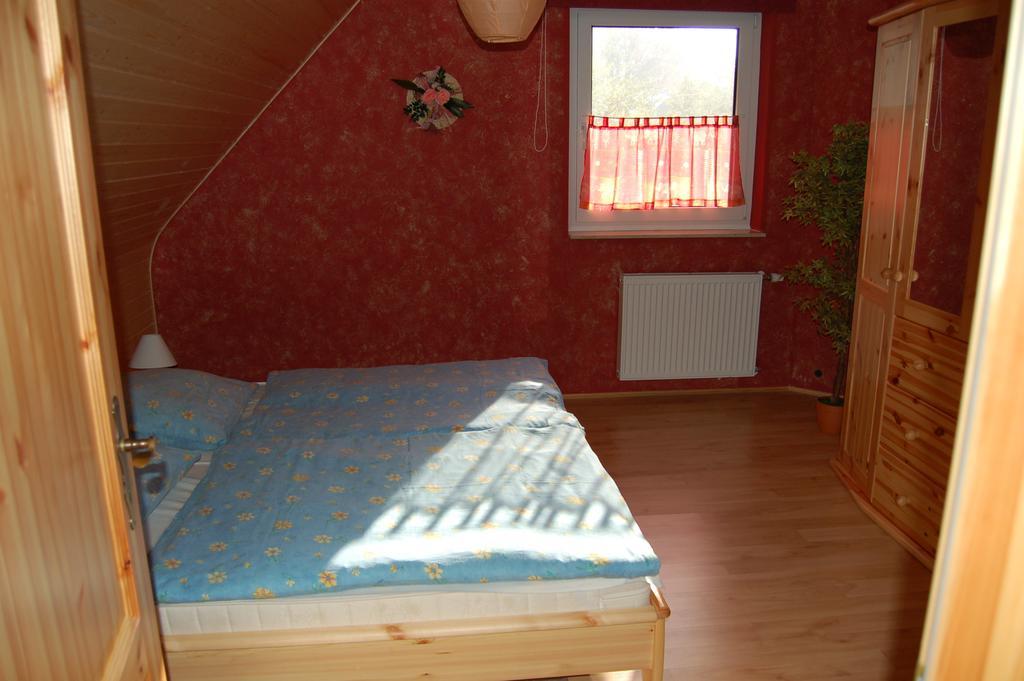 Ferienhaus Im Urigen Garten Bzw Eulenhaus Цингст Стая снимка