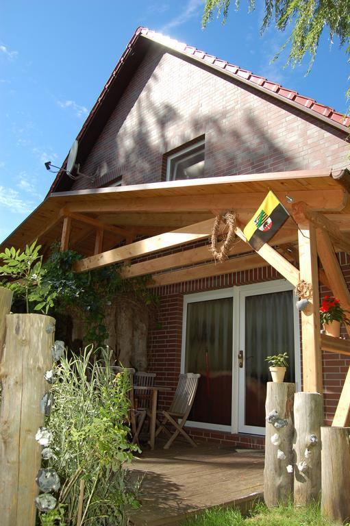 Ferienhaus Im Urigen Garten Bzw Eulenhaus Цингст Стая снимка